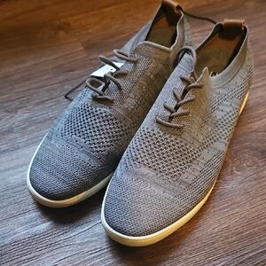 Izod Grey/White Dress Sneakers